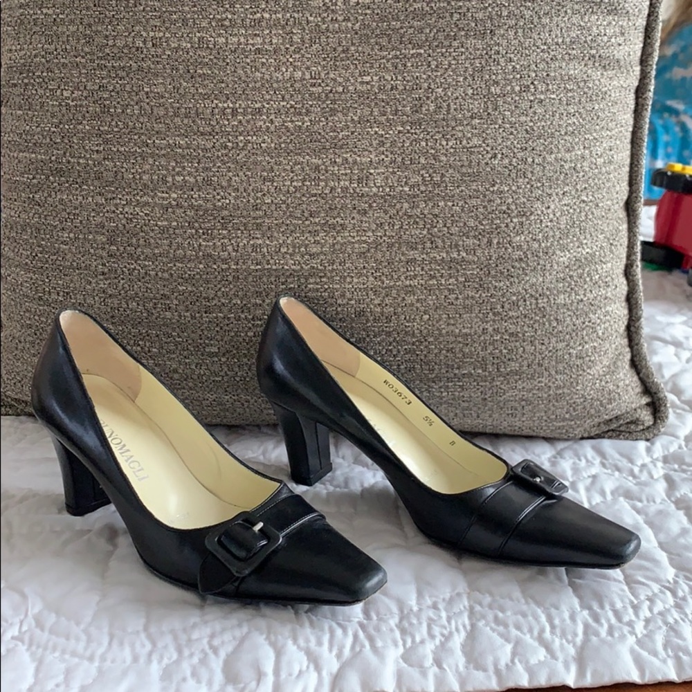 Black Italian pumps with decorative buckle.